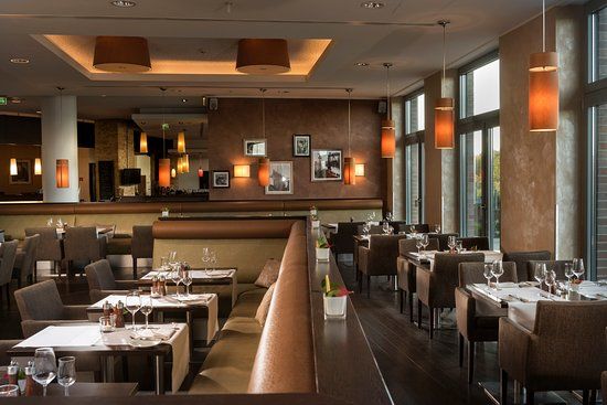 Restaurant River View